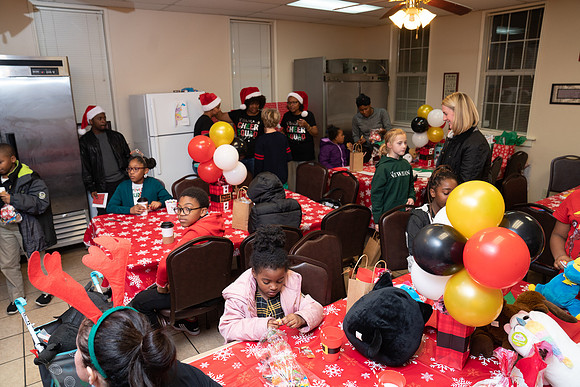 DSC01006NOWCS2019_XmasParty1_FB