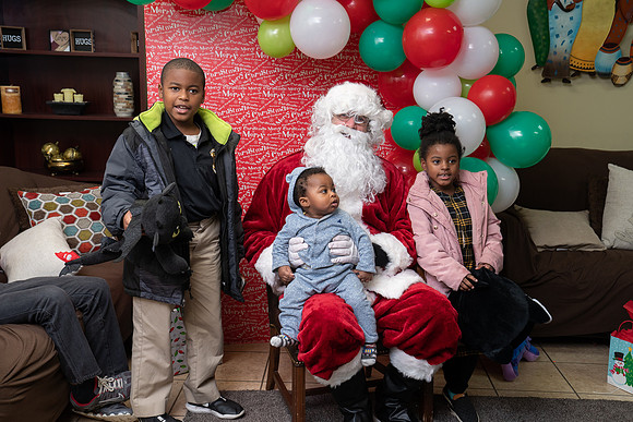DSC01000NOWCS2019_XmasParty1_FB