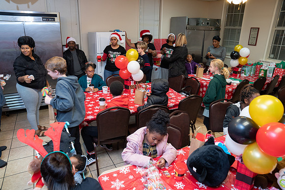 DSC01008NOWCS2019_XmasParty1_FB