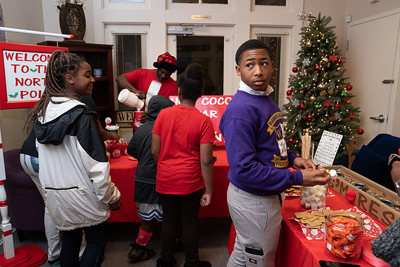 DSC00999NOWCS2019_XmasParty1_FB