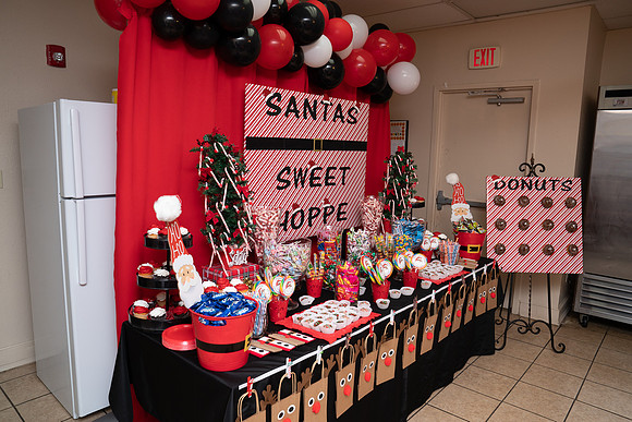 DSC00869NOWCS2019_XmasParty1_FB