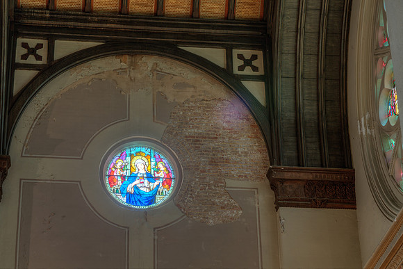14_MotherMary_roundwindow